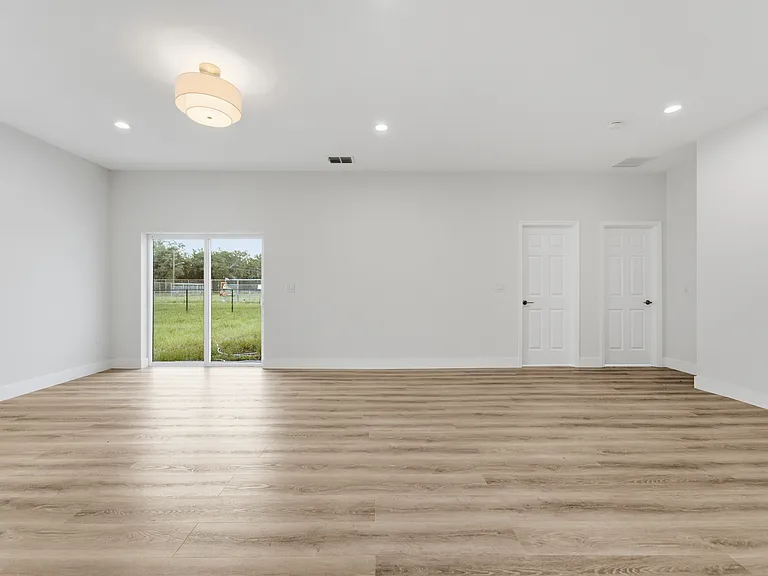 1332 Marshall Dr — Photo 9