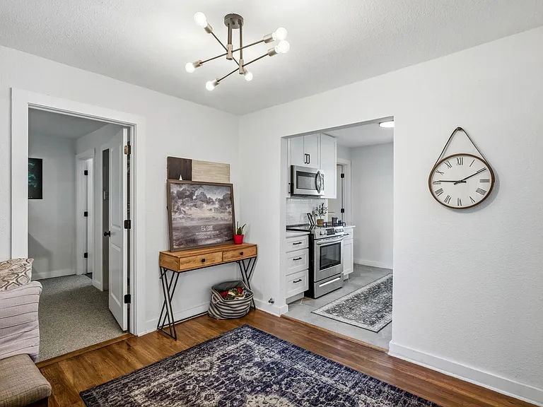 2837 S Hills Ave — Photo 10