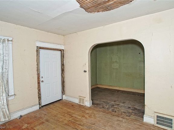 2nd image of 4416 Sackett Ave