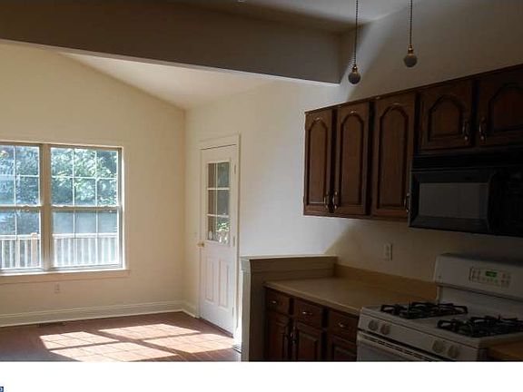 5th image of 118 Country Woods Dr