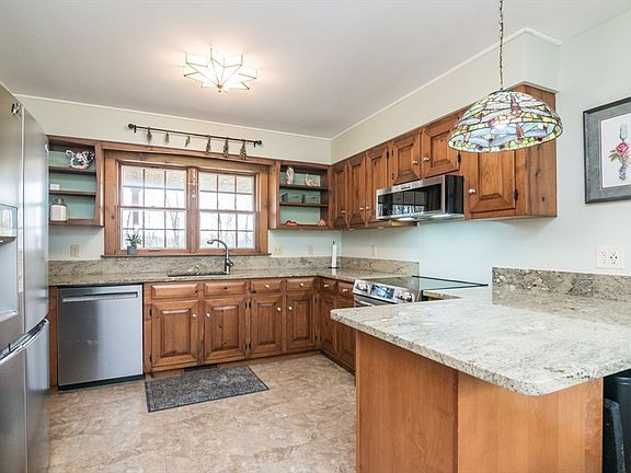 4th image of 72 Randall Rd