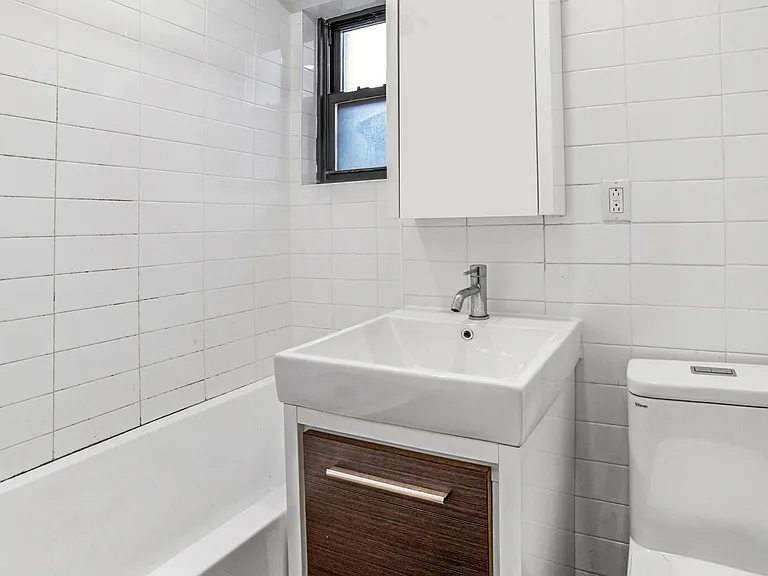 313 E 61st St #3B — Photo 7