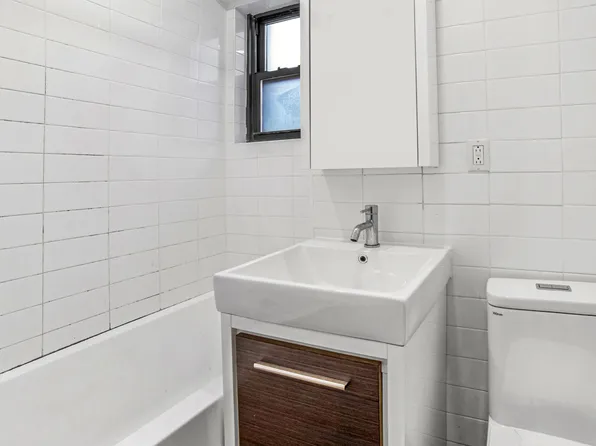 313 East 61st Street image 7 of 8