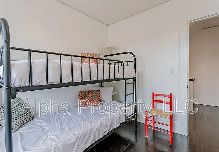 710 Augusta St — Photo 18