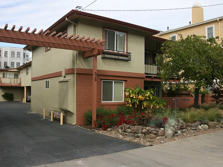 529 Elm St #7 — Photo 1