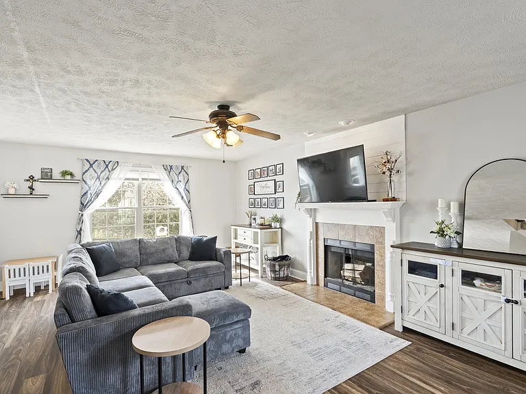 3467 Melrose Dr — Photo 3