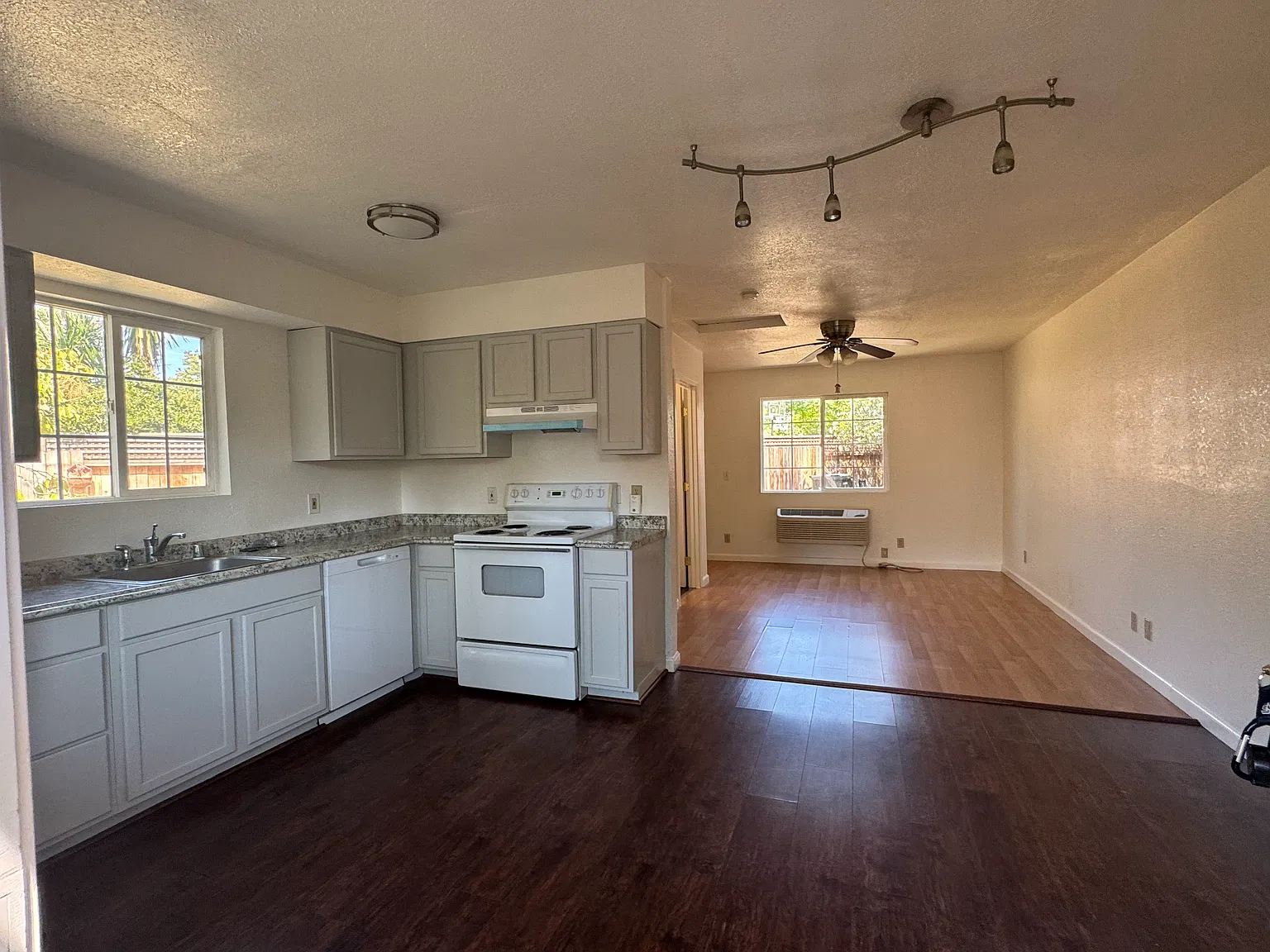 Studio, 400 sqft, $1,500 — Photo 4