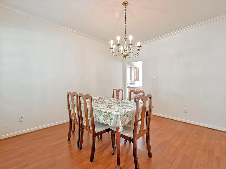 6806 Rhodes Ct — Photo 10