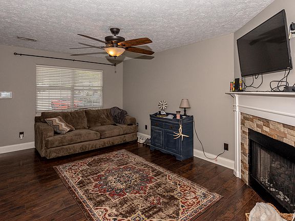 4th image of 2520 Hammond Ln