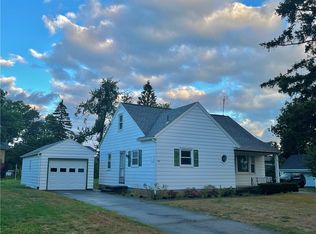 135 Pepperidge Dr, Rochester, NY 14626