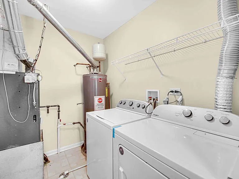 Genesee Dr — Photo 17