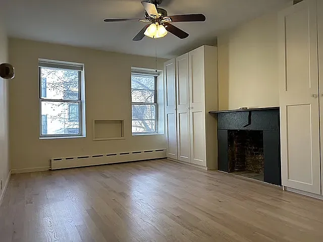 285 Manhattan Avenue — Photo 2