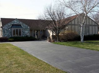 8420 Kentwood Ct, Darien, IL 60561