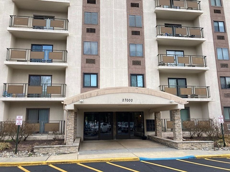 1st image of 27411 Valley Run Dr #411