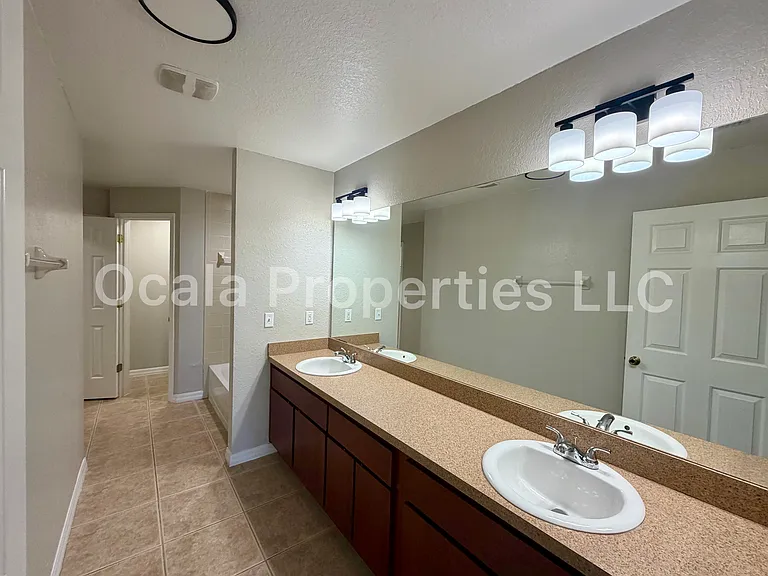 1 Olive Ln — Photo 10