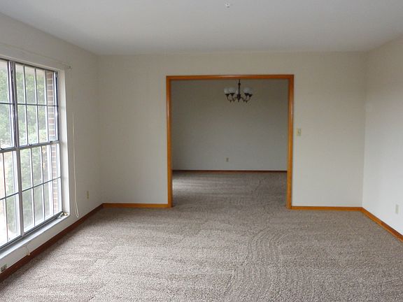 Living Room / /Dining Room