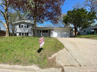 24 Hickory Nut Ln, Springfield, MI 49037