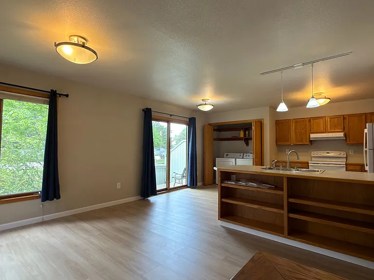 1037 Driftwood Dr — Photo 5
