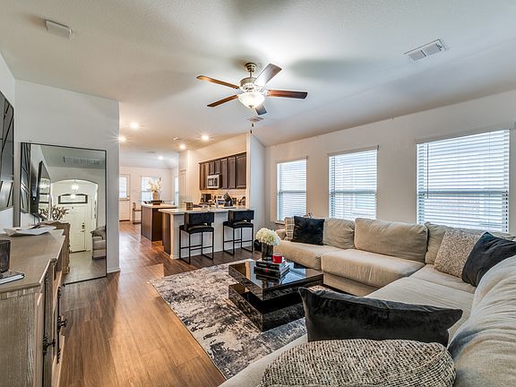 5th image of 2445 Larimar Dr