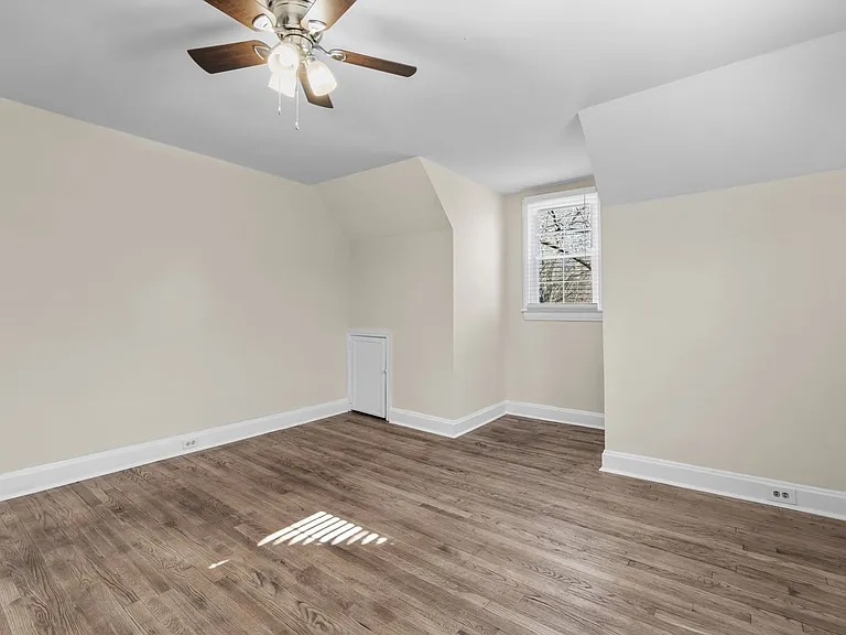 906 Clarendon St #A — Photo 10