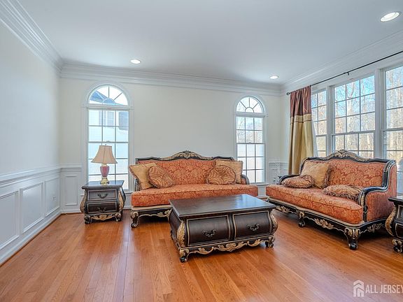 5th image of 62 Greylynne Dr