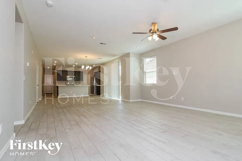 3 bed, 2.0 bath, 1846 sqft, $2,320 — Photo 4