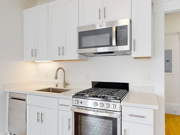 2nd image of 901 Pine St #31