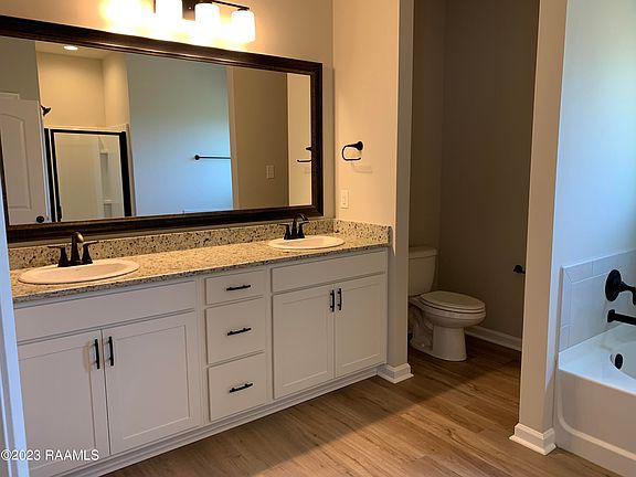 5th image of 207 Cainwood Ct