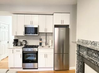 12 Derne St UNIT 2, Boston, MA 02114