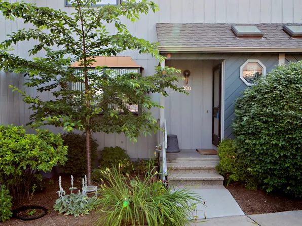 200 Skyview Dr, Cromwell, CT 06416