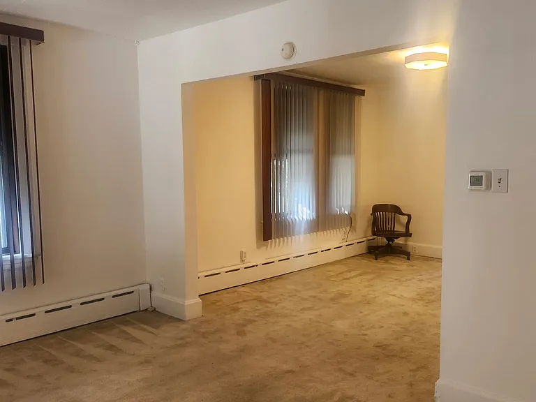 456-458 Strayer St #1 — Photo 6