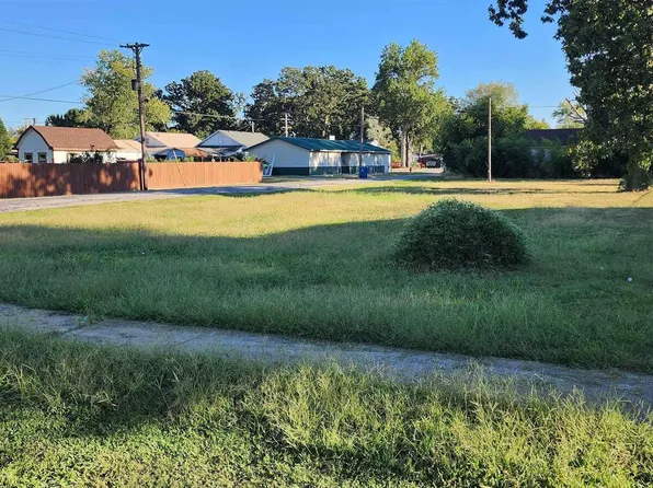 601 W Callie St, Sesser, IL 62884