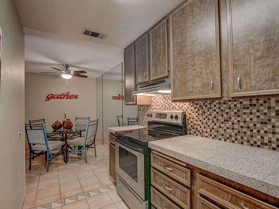 5th image of 2812 N Auburn Ct #202