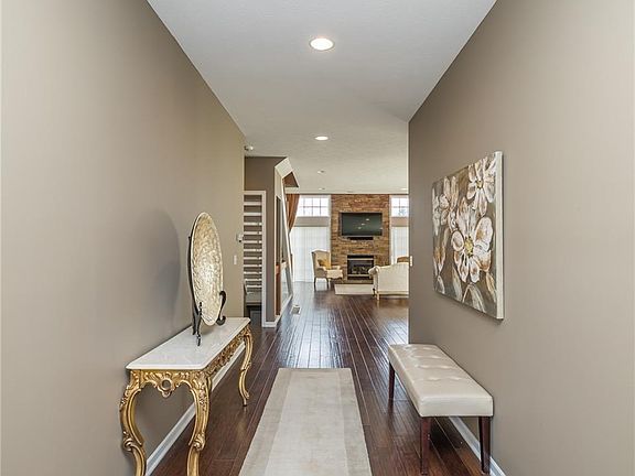 4th image of 6617 Som Ct