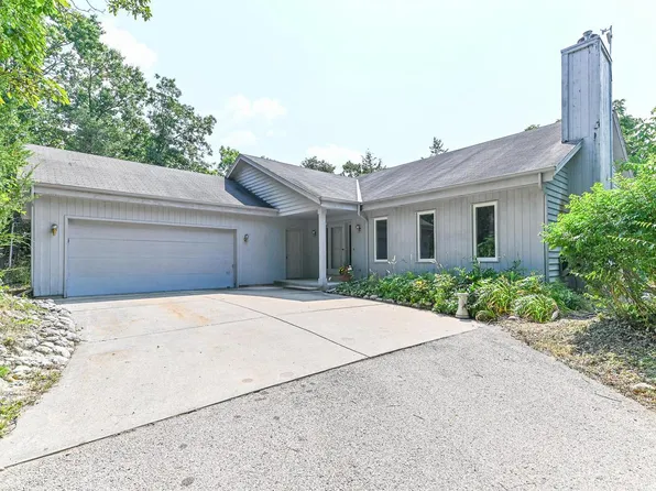 S50W34299 Ridgeway DRIVE, Dousman, WI 53118