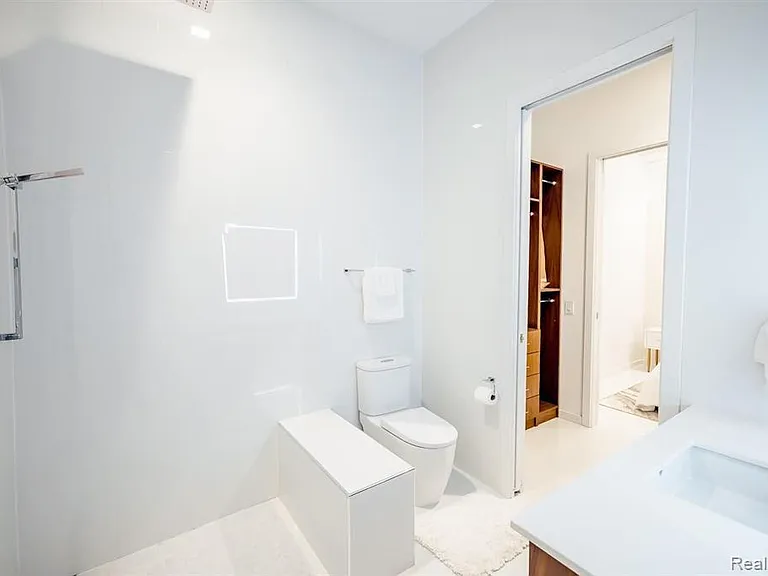 400 S Old Woodward Ave #207 — Photo 4