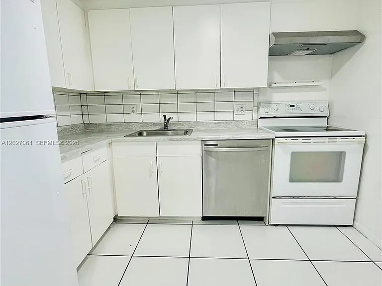 13499 Biscayne Blvd #1613 — Photo 1