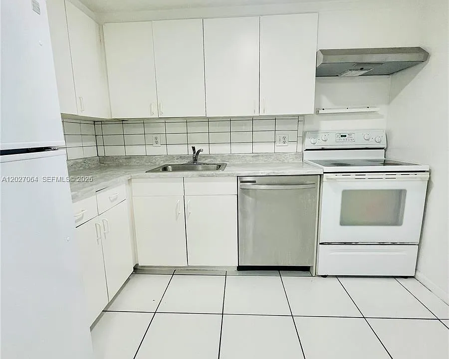 13499 Biscayne Blvd #1613