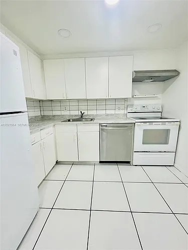 13499 Biscayne Blvd Photo 1