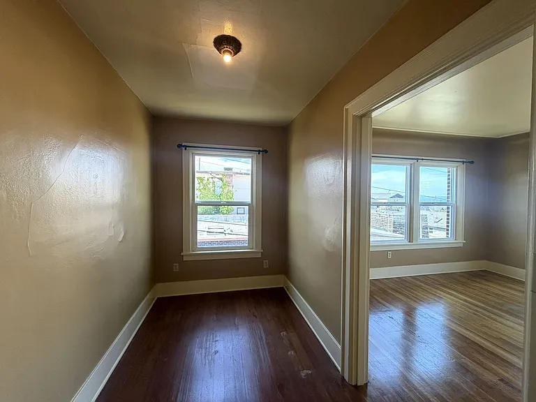Belmont - 13 Unit — Photo 9