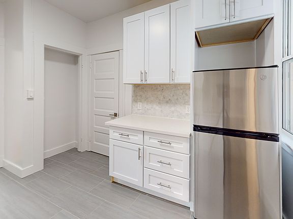 3rd image of 1637 Sacramento St #10