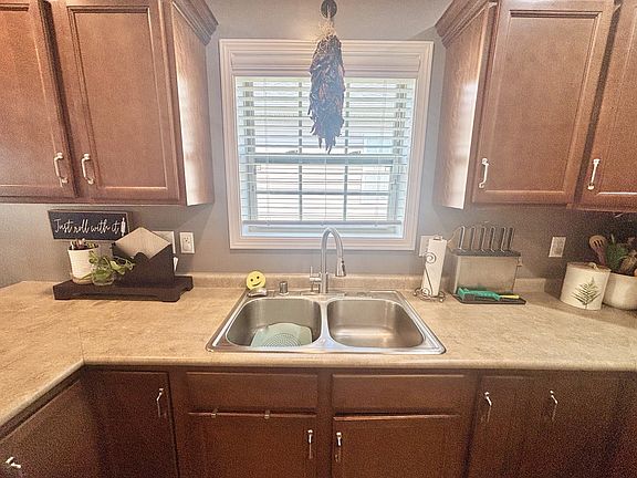 5th image of 102 Saddlebrook Ct