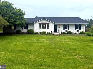 16045 Hamilton Station Rd, Waterford, VA 20197