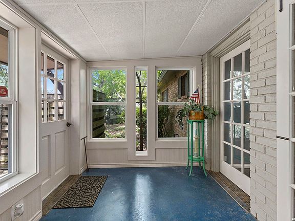 3rd image of 346 RAINBOW DR