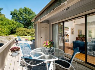 212 W Lyon Farm Dr, Greenwich, CT 06831