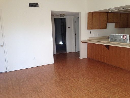 3rd image of 2403 N Grand Ave APT B