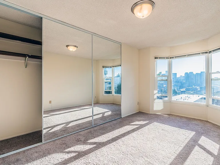 Galleon Apartments — Photo 3