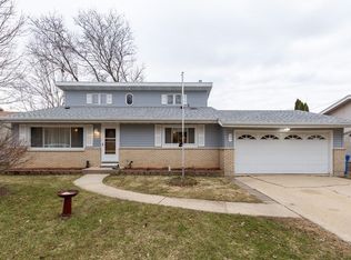 27 Trenton Ave, South Elgin, IL 60177