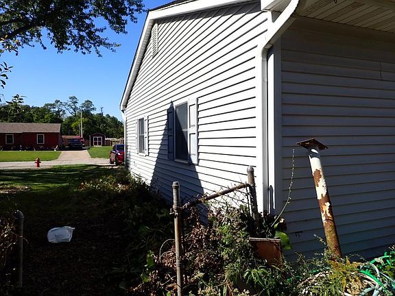 3rd image of 797 Fox River Rd