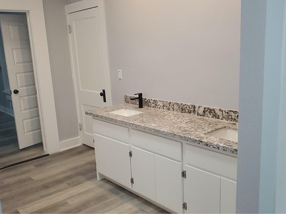 5th image of 410 Bridge St